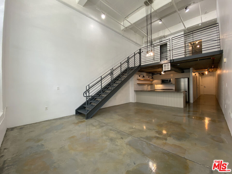 1130 S Flower Street #124
