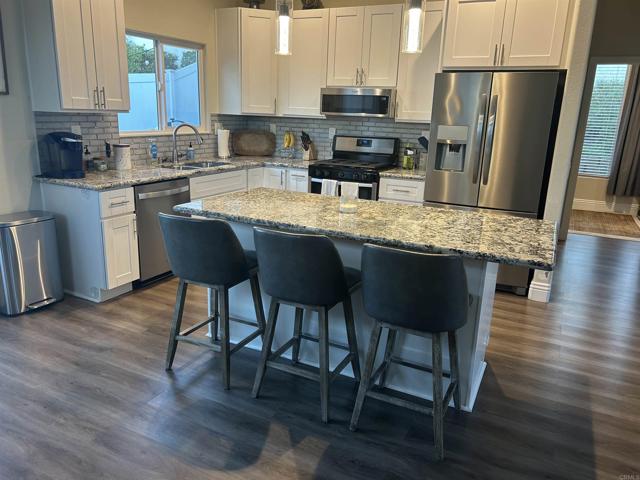 Detail Gallery Image 4 of 7 For 1451 Woodglen Ter, Bonita,  CA 91902 - 1 Beds | 1/1 Baths