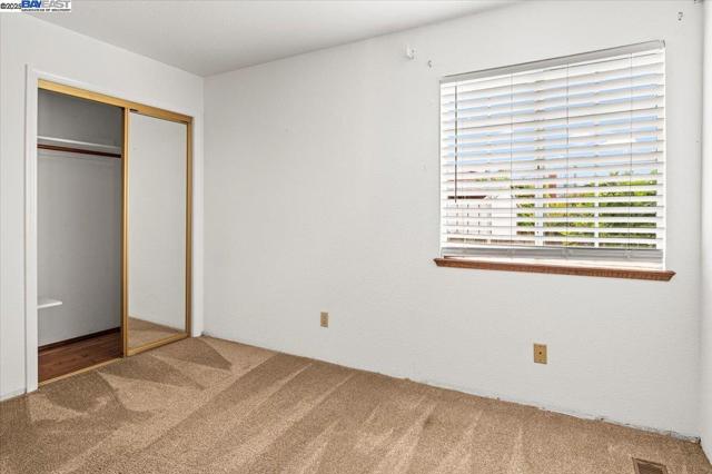 4095 Robin Ln, Castro Valley CA: https://media.crmls.org/mediaz/d5de6846-e73f-4411-bf03-9945dd33f94f.jpg