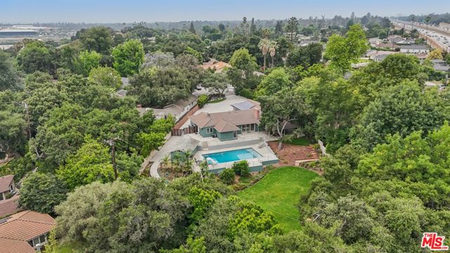 240 Oakhurst Lane, Arcadia CA: https://media.crmls.org/mediaz/d5de7aea-7457-4e09-a300-1812a6fa5ef6.jpg