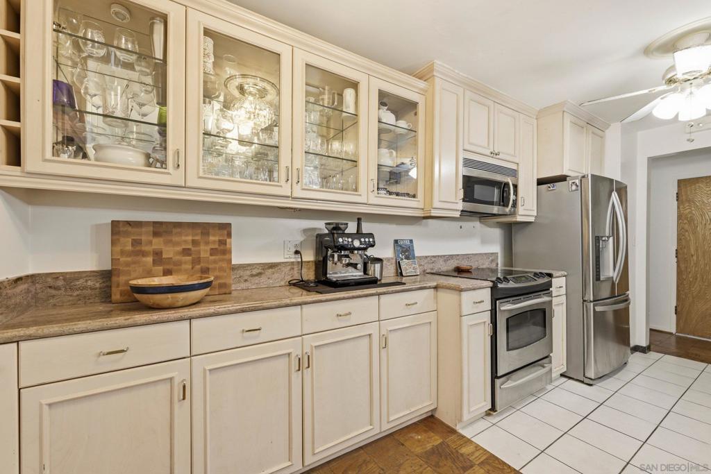 2364 Torrey Pines Rd. - photo 8