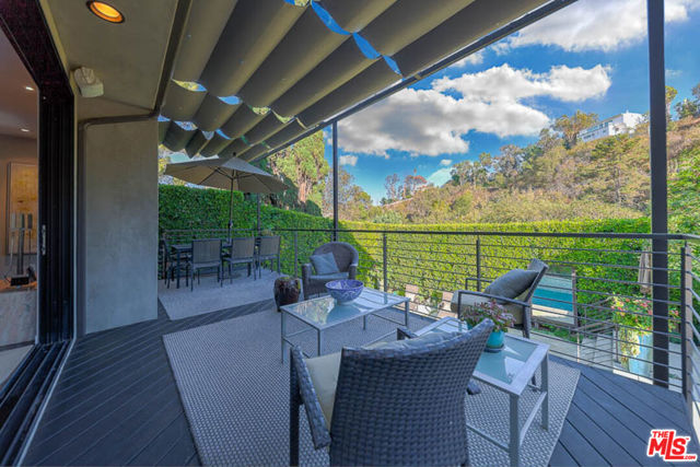 8573 Appian Way, Los Angeles CA: https://media.crmls.org/mediaz/d5dfef01-2f8c-4d47-8973-cd50c0601d29.jpg