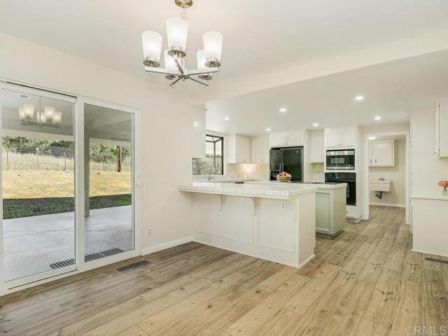 Detail Gallery Image 14 of 65 For 2844 Live Oak Park Rd, Fallbrook,  CA 92028 - 4 Beds | 2/1 Baths