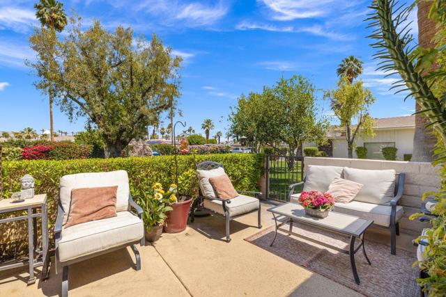 74903 Chateau Circle, Indian Wells CA: https://media.crmls.org/mediaz/d5e084c7-f046-48cc-b9cd-094b8ae6550b.jpg