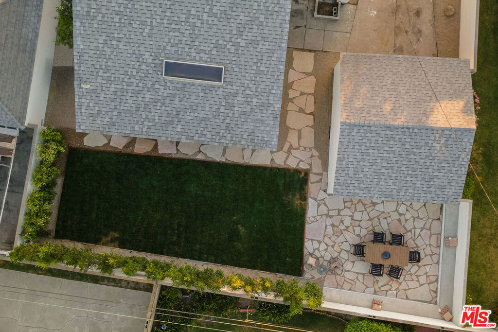 https://media.crmls.org/mediaz/d5e0b0b0-0372-4381-ae72-5452ce942baf.jpg?preset=X-Large