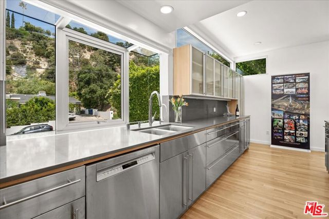 3567 Woodcliff Road, Sherman Oaks CA: https://media.crmls.org/mediaz/d5e168d4-df25-49f6-a573-a4170011f382.jpg