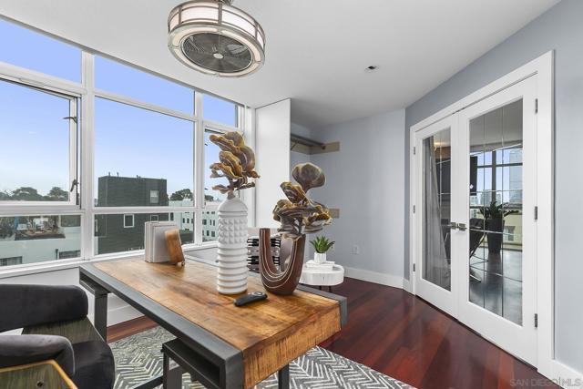850 Beech St, San Diego CA: https://media.crmls.org/mediaz/d5e22616-06b8-46bd-aa4f-12119046fbc1.jpg