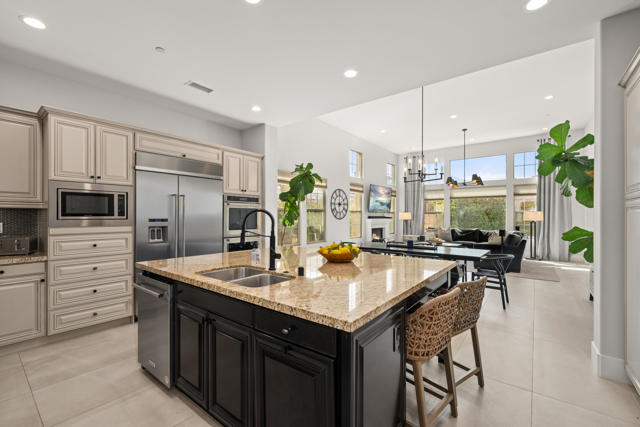 80450 Platinum Way, La Quinta CA: https://media.crmls.org/mediaz/d5e28ef7-3ab7-4d7b-928d-0351a7dafbdf.jpg