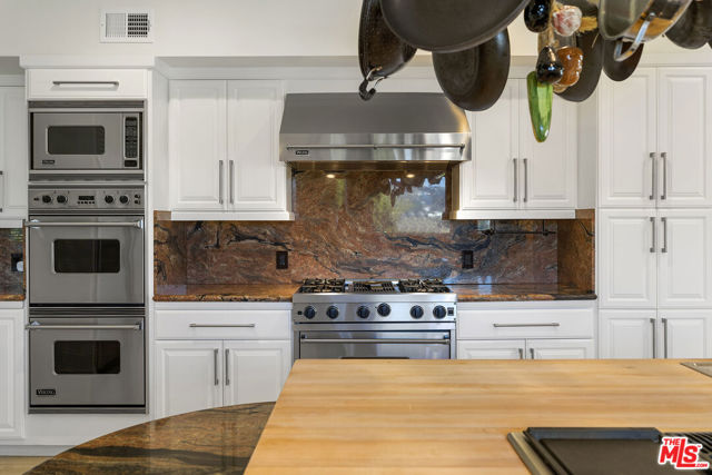 7834 Electra Drive, Los Angeles CA: https://media.crmls.org/mediaz/d5e31d20-70e3-43b3-9ab0-3dc89d178226.jpg