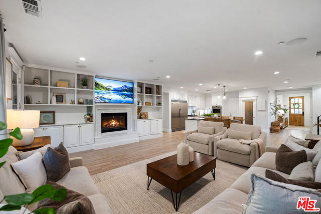 22499 Leaf Spring Court, Santa Clarita CA: https://media.crmls.org/mediaz/d5e381a7-db94-4db8-aa41-7226ff91d59d.jpg