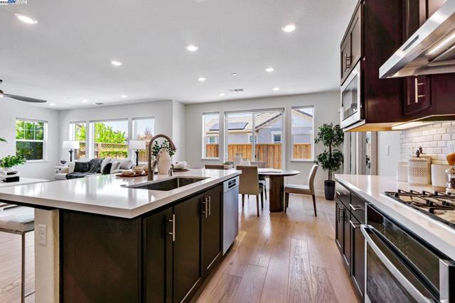 2002 Davoli Ct, San Ramon CA: https://media.crmls.org/mediaz/d5e3e2a3-0a32-43c4-896c-b16156863970.jpg