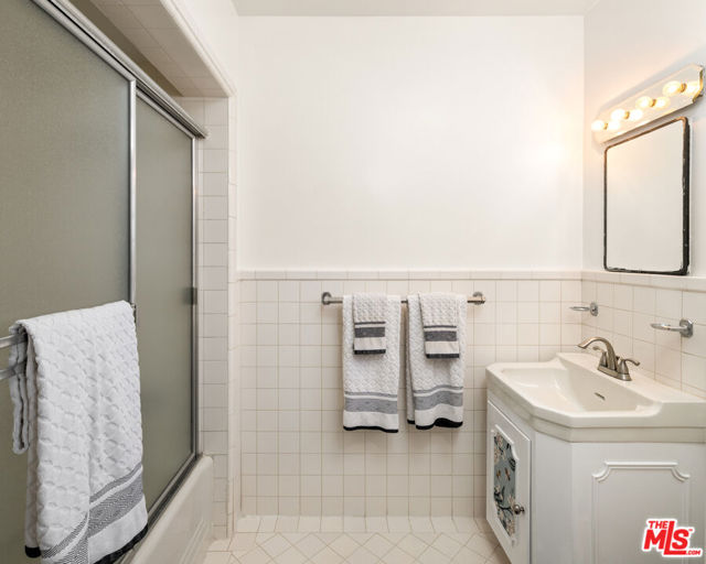 850 Birchwood Drive, Los Angeles CA: https://media.crmls.org/mediaz/d5e4a430-859a-417e-b714-2ed221d2a14e.jpg