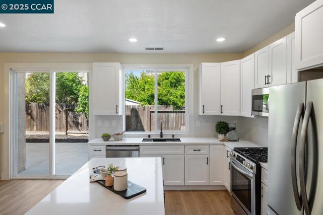 4107 Wheat Ct, Tracy CA: https://media.crmls.org/mediaz/d5e4b4d0-c5f3-4bbf-a2bc-3ccd244814b2.jpg