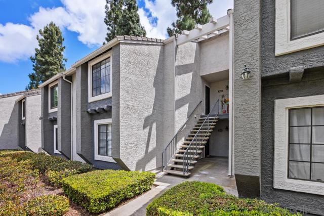 15048 Avenida Venusto, San Diego CA: https://media.crmls.org/mediaz/d5e4bafa-8695-47fe-b76a-b52fa5f1bf41.jpg