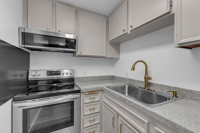 2825 N Los Felices, Palm Springs CA: https://media.crmls.org/mediaz/d5e526ab-0a87-4898-a29d-a0c2c835c7ed.jpg