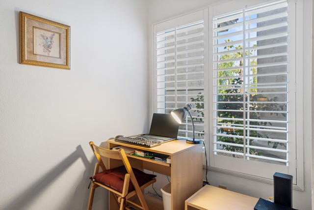 280 Vista Royale W Circle, Palm Desert CA: https://media.crmls.org/mediaz/d5e5ead7-f6dd-481e-bdb1-142a644fa98d.jpg