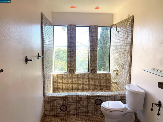 29 Anton Way, Novato CA: https://media.crmls.org/mediaz/d5e622c1-a4ea-44f0-b1ea-672a232c2fd9.jpg