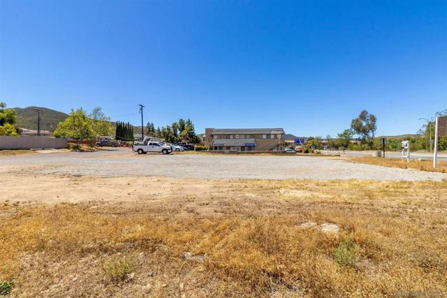 8069 Mission George, Santee CA: https://media.crmls.org/mediaz/d5e6ec45-2a35-4f7a-953f-bb8c54ef102d.jpg