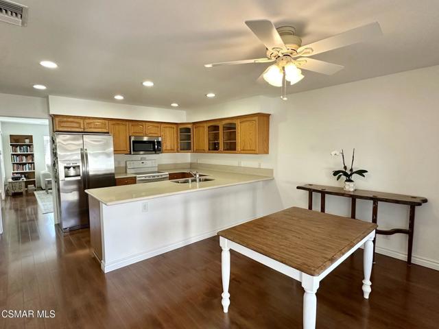 1149 Nottingwood Circle, Westlake Village CA: https://media.crmls.org/mediaz/d5e7f02f-e99e-457d-9da7-aa8da325e9b8.jpg