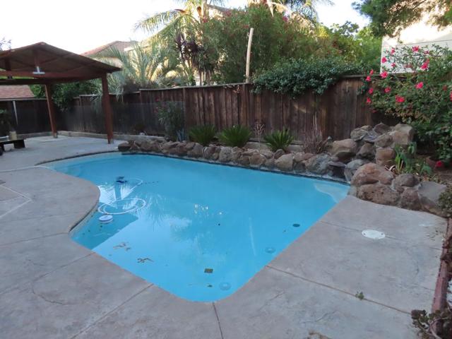 176 N Sierra Madre Street, Tracy CA: https://media.crmls.org/mediaz/d5e87978-d653-4fec-9d35-4d1aee83116c.jpg