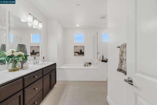 1553 S Perkins Place, Mountain House CA: https://media.crmls.org/mediaz/d5e87ff7-2844-4fcc-a358-0926c4acdaee.jpg