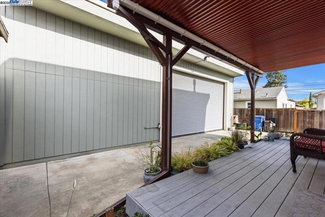 1672 Crescent Avenue, Castro Valley CA: https://media.crmls.org/mediaz/d5e8ce30-55c2-425d-add1-91a20d5fba6f.jpg