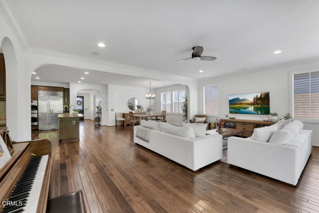 11806 Ricasoli Way, Porter Ranch CA: https://media.crmls.org/mediaz/d5e8f4f6-b752-46bd-a11b-2e8aea6ffac9.jpg