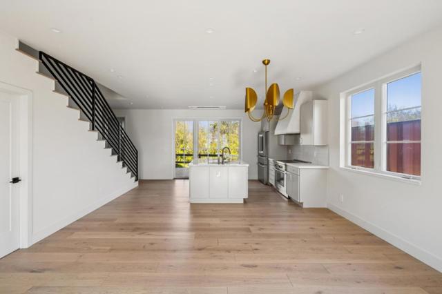 577 Creekside Court, Half Moon Bay CA: https://media.crmls.org/mediaz/d5e8f764-44cd-469e-99d2-72e40daca071.jpg