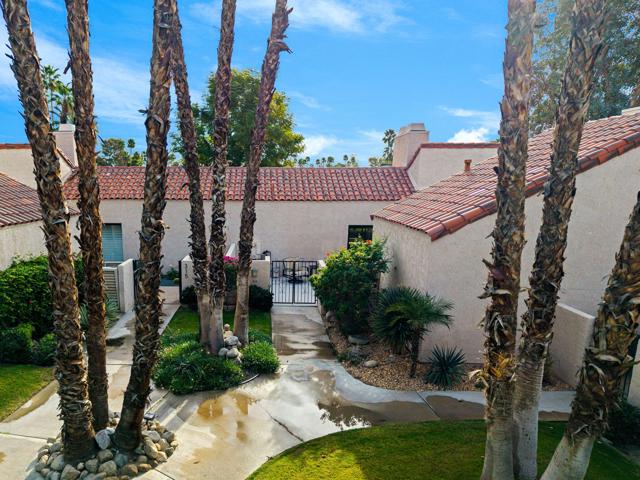 314 Forest Hills Drive, Rancho Mirage CA: https://media.crmls.org/mediaz/d5e93e83-950e-4310-9e60-4abbbbeac5ff.jpg