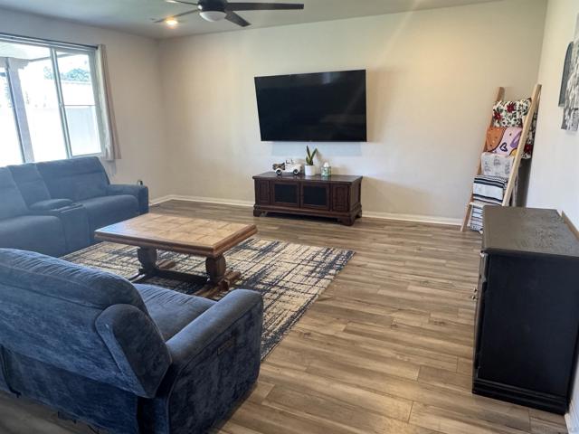 28223 Citrus Ct, Valley Center CA: https://media.crmls.org/mediaz/d5e94024-2bd0-4668-9a04-d5617e4fc994.jpg