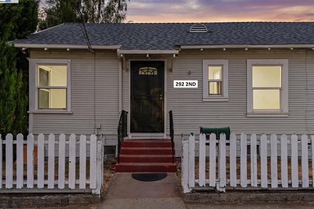 290 2Nd Ave, San Leandro CA: https://media.crmls.org/mediaz/d5e957a0-1199-4930-98cb-e34b83696ed8.jpg