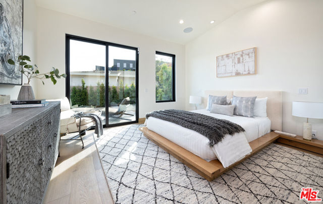 9153 Janice Place, Beverly Hills CA: https://media.crmls.org/mediaz/d5e96622-e80d-4e5f-9264-809618a458aa.jpg