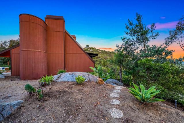 30593 Miller Road, Valley Center CA: https://media.crmls.org/mediaz/d5e9fabc-4f56-49e9-8ceb-fa37482d1f50.jpg
