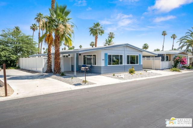 240 Los Pinos Drive, Palm Springs CA: https://media.crmls.org/mediaz/d5ebe1ca-cb30-411e-9ee2-98da6a4611fb.jpg
