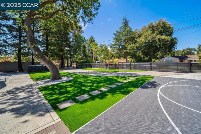 100 Alderwood Rd, Walnut Creek CA: https://media.crmls.org/mediaz/d5eca150-e0c3-4768-a470-a706b8cf9213.jpg