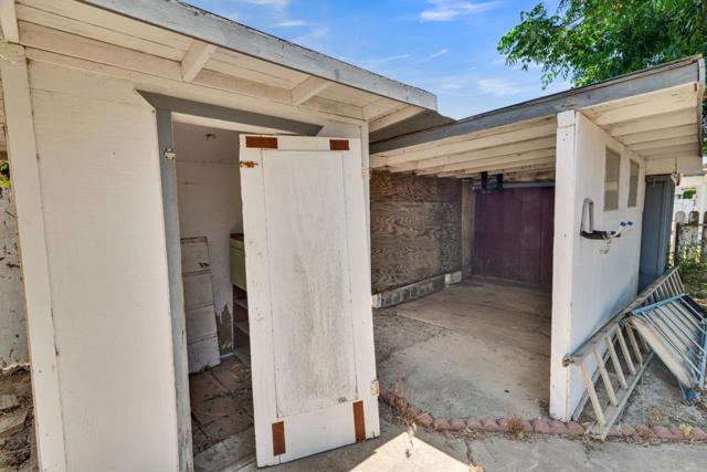 45175 Merritt Street, King City CA: https://media.crmls.org/mediaz/d5ecdec4-c0e2-4232-87d5-06bd46632e09.jpg