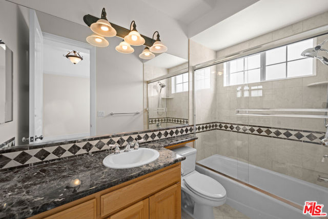 1756 Ruhland Avenue, Manhattan Beach CA: https://media.crmls.org/mediaz/d5ed1652-df04-47d2-b84d-56db9ae5e5b5.jpg