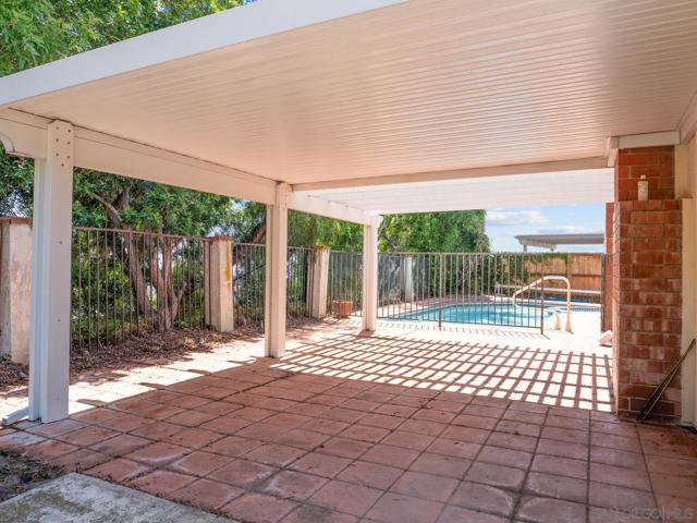 13810 Riverhead Ct, San Diego CA: https://media.crmls.org/mediaz/d5ed306a-78cd-43bf-9590-ab5ecb8a3553.jpg