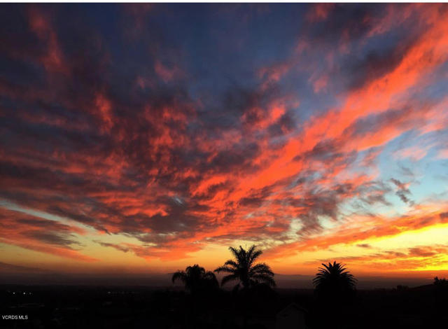 5350 Edgehill Circle, Ventura CA: https://media.crmls.org/mediaz/d5edc096-d9d4-4c73-a270-f7a5a15be536.jpg