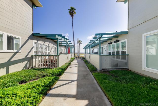 1680 B Seacoast Drive Unit B, Imperial Beach CA: https://media.crmls.org/mediaz/d5edd816-cd4c-4b81-bdb7-5c7ab262d3dc.jpg