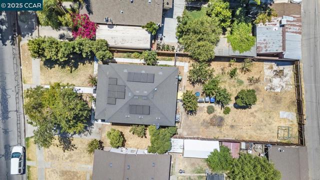 935 E Yosemite Ave, Madera CA: https://media.crmls.org/mediaz/d5ee3630-ebf4-4088-8a75-4ffb27896d4d.jpg