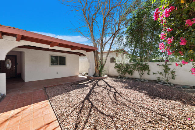 52600 Avenida Herrera, La Quinta CA: https://media.crmls.org/mediaz/d5ee7ede-bc5b-4299-9ed1-111fbfda0f89.jpg