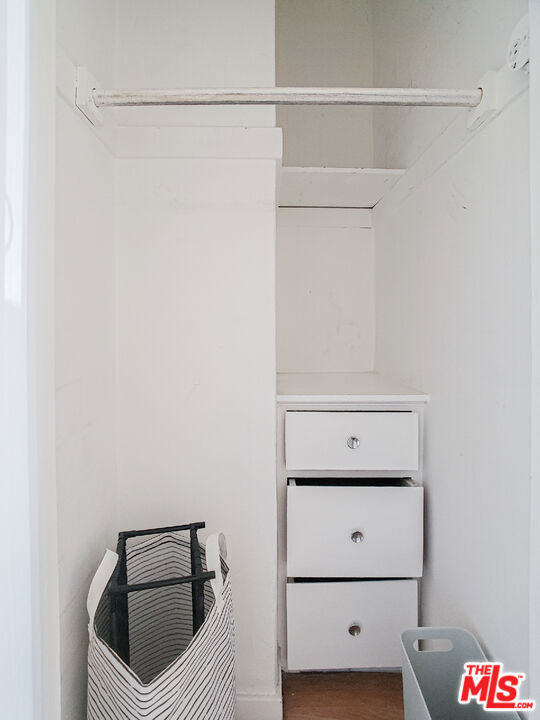 336 S Wilton Place, Los Angeles CA: https://media.crmls.org/mediaz/d5eeca89-f3a5-43a8-a481-85d82d8eba0c.jpg
