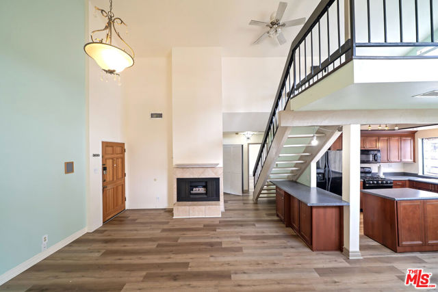 18433 Hatteras Street, Tarzana CA: https://media.crmls.org/mediaz/d5f068c5-f3a5-4e41-ab8b-d0a2bcdc5372.jpg