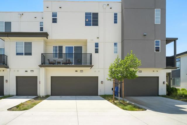 29341 Hub Court, Hayward CA: https://media.crmls.org/mediaz/d5f13c55-1c55-45de-b431-4a46c9750914.jpg