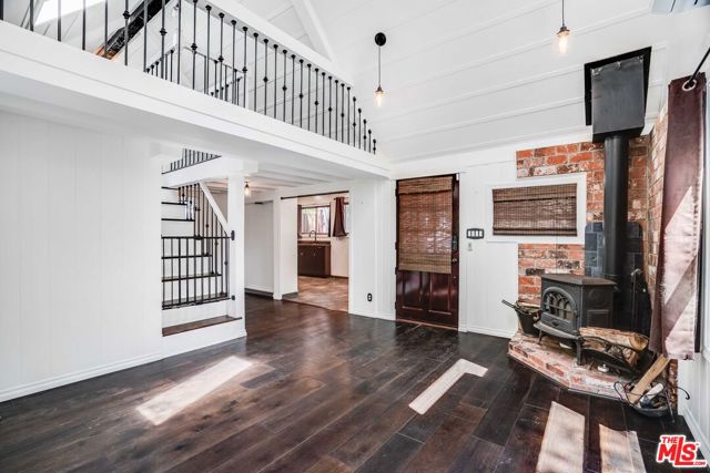 638 N Topanga Canyon Boulevard, Topanga CA: https://media.crmls.org/mediaz/d5f14eed-0c39-4870-9896-3be852e4d5f4.jpg