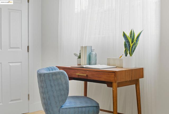 5315 Camden St, Oakland CA: https://media.crmls.org/mediaz/d5f1fd9d-ba30-48a4-be11-32c18d9f6217.jpg
