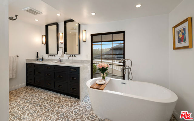 1601 Bel Air Road, Los Angeles CA: https://media.crmls.org/mediaz/d5f2aed7-c07b-4cb3-bdf3-76189a5e3fda.jpg