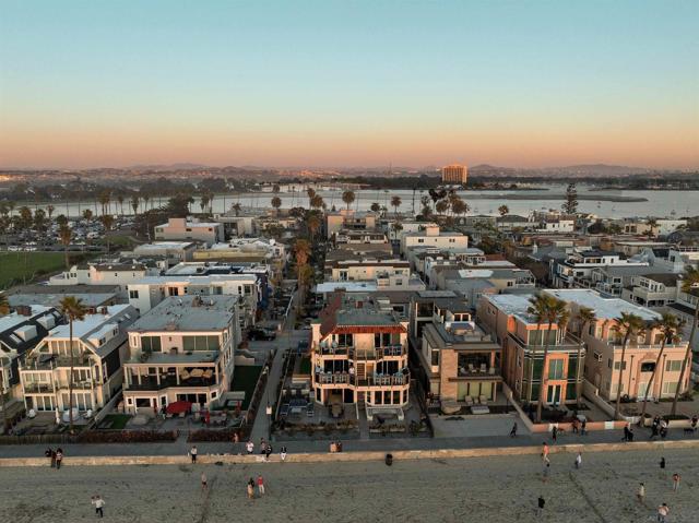 2965 Ocean Front Walk, San Diego CA: https://media.crmls.org/mediaz/d5f2c0a4-47c3-4ba5-8cdf-b474658e6415.jpg