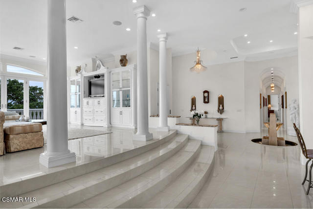 932 Rosario Drive, Thousand Oaks CA: https://media.crmls.org/mediaz/d5f3d24d-3a44-4ccb-bcdf-0a2174f3fb7c.jpg